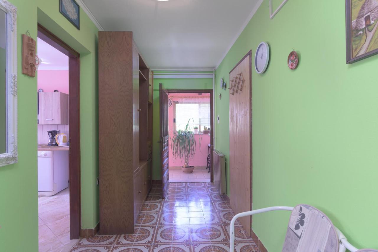 With A Parking Space - 16053