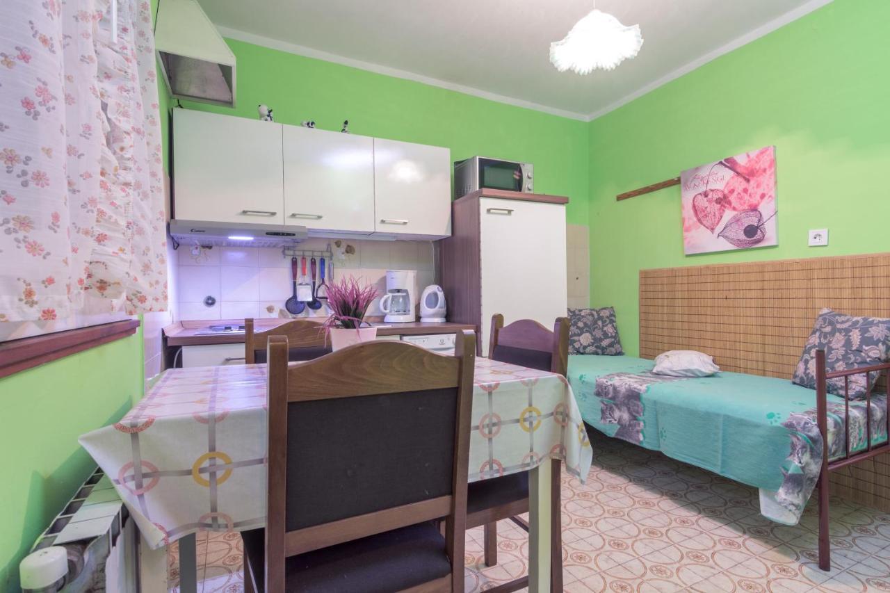 Apartman With A Parking Space - 16053 Póla
